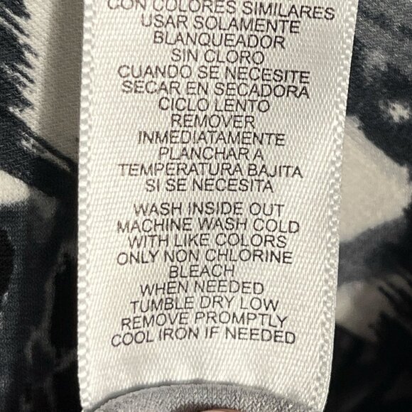 Daisy Fuentes Womens Blouse Sz 2X Black White Artsy Mature Dressy Night Out Date - Picture 9 of 10